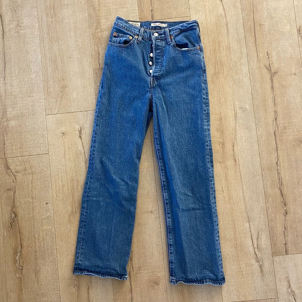 Levi's ribcage jeans